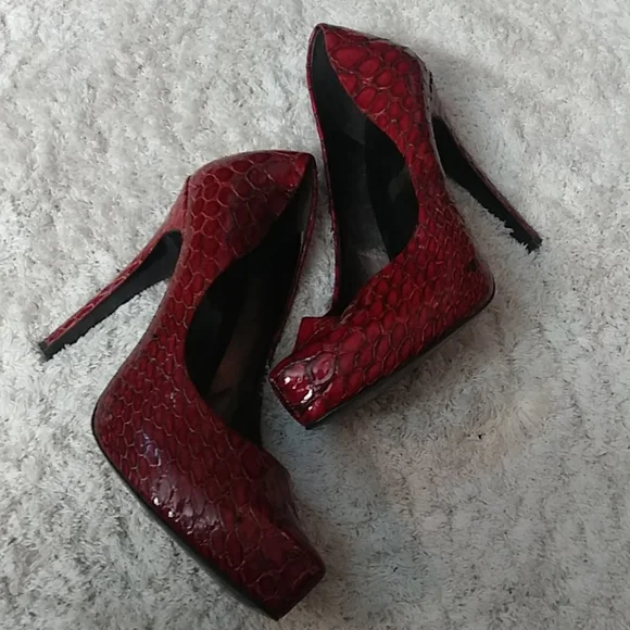 COPY - Jessica Simpson Red Snake Skin 5 inch heels - Picture 2 of 4